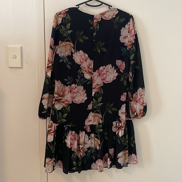Cue floral drop waisted dress size 10 - Picture 6 of 6